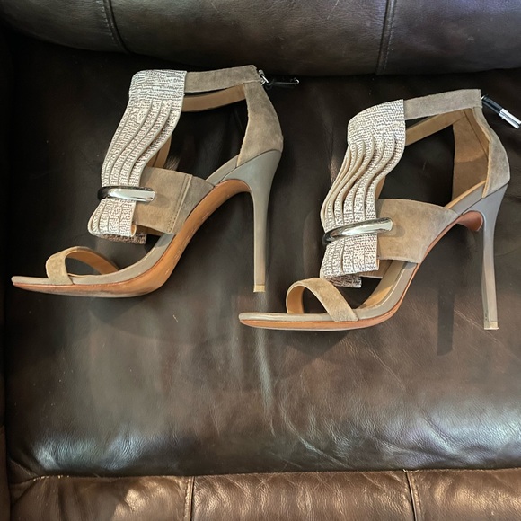 L.A.M.B Heeled Sandals With Back Zipper Size 8 - Picture 3 of 9